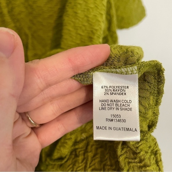 SUNDAY IN BROOKLYN ANTHROPOLOGIE ANTHRO Sidonie V-Neck Top Green Textured Blouse - Picture 10 of 12